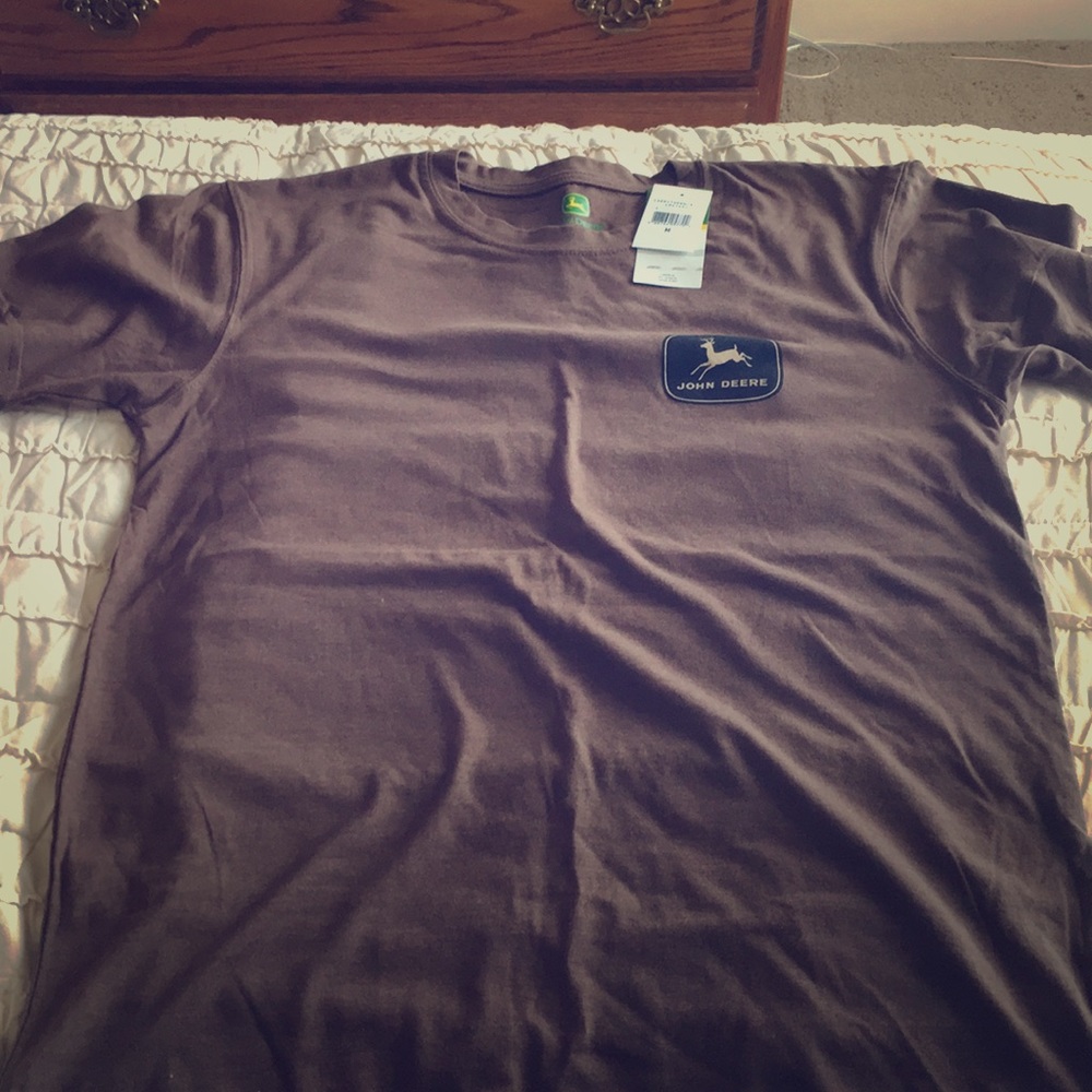 Brown men’s John Deere t shirt. Medium. NWT